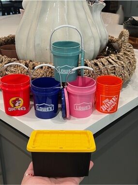 Cute 6 pc mini buckets 🪣 & one mini tote